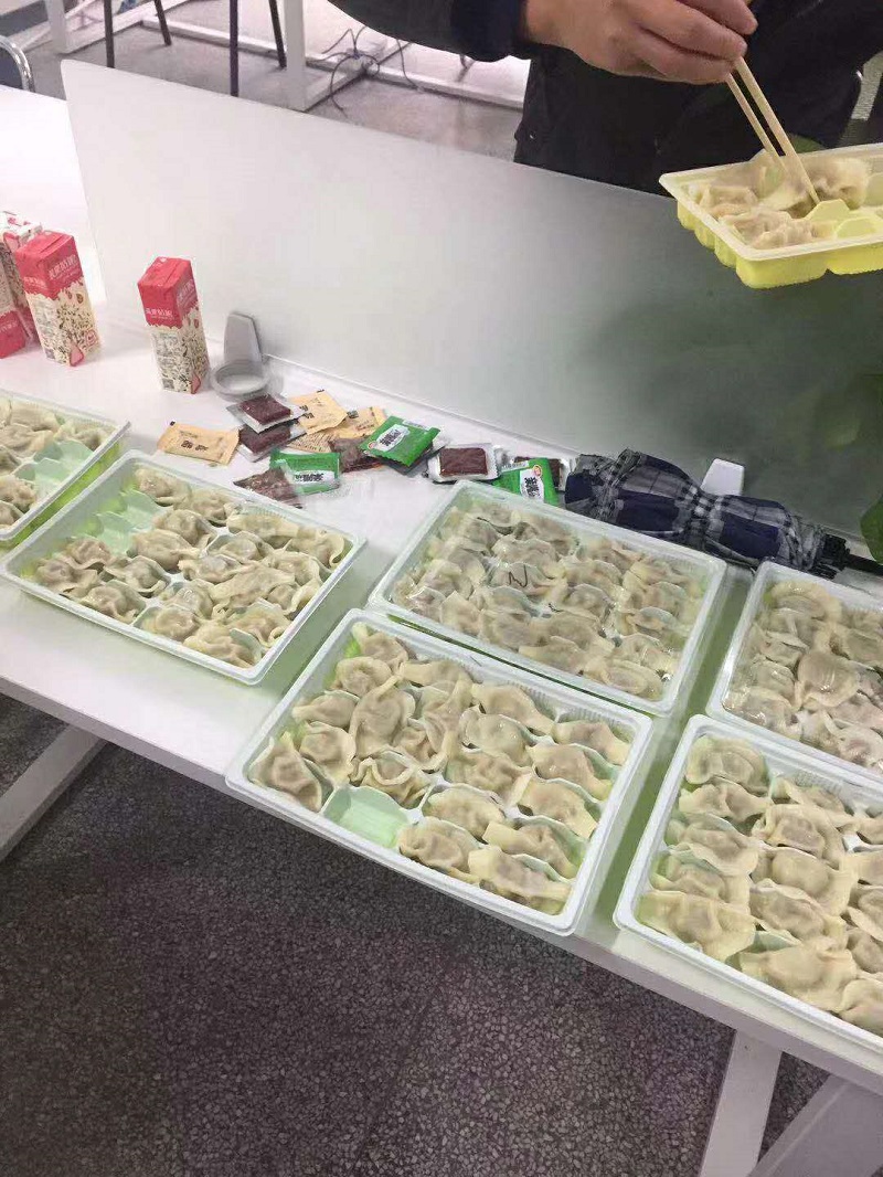 今日冬至，啟邁給全體員工送溫暖